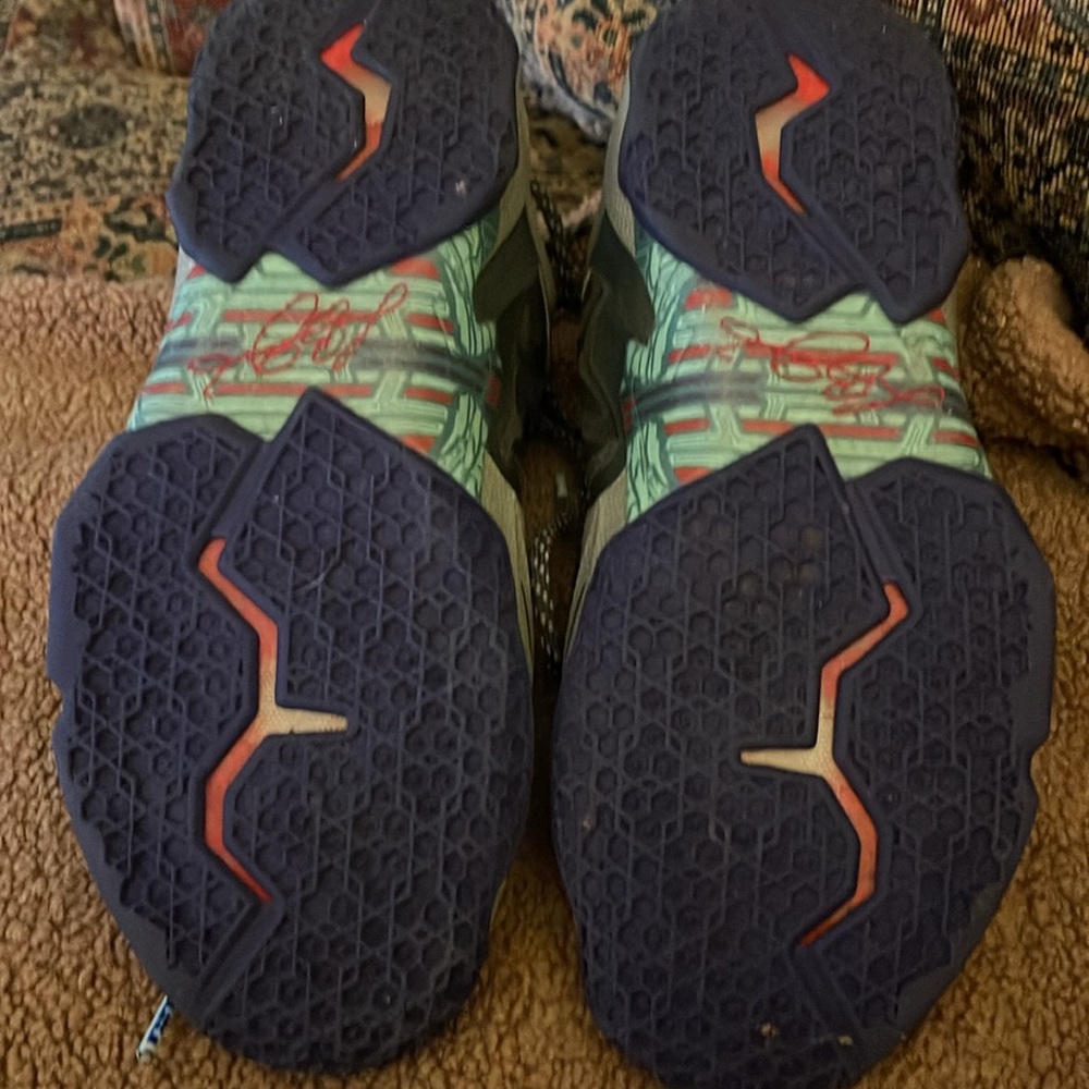 Lebron 11 Basketball Shoes - Picture 3 of 9